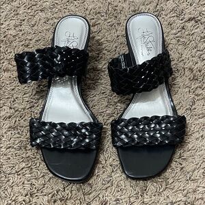 Life Stride Black Woven Strap Sandals